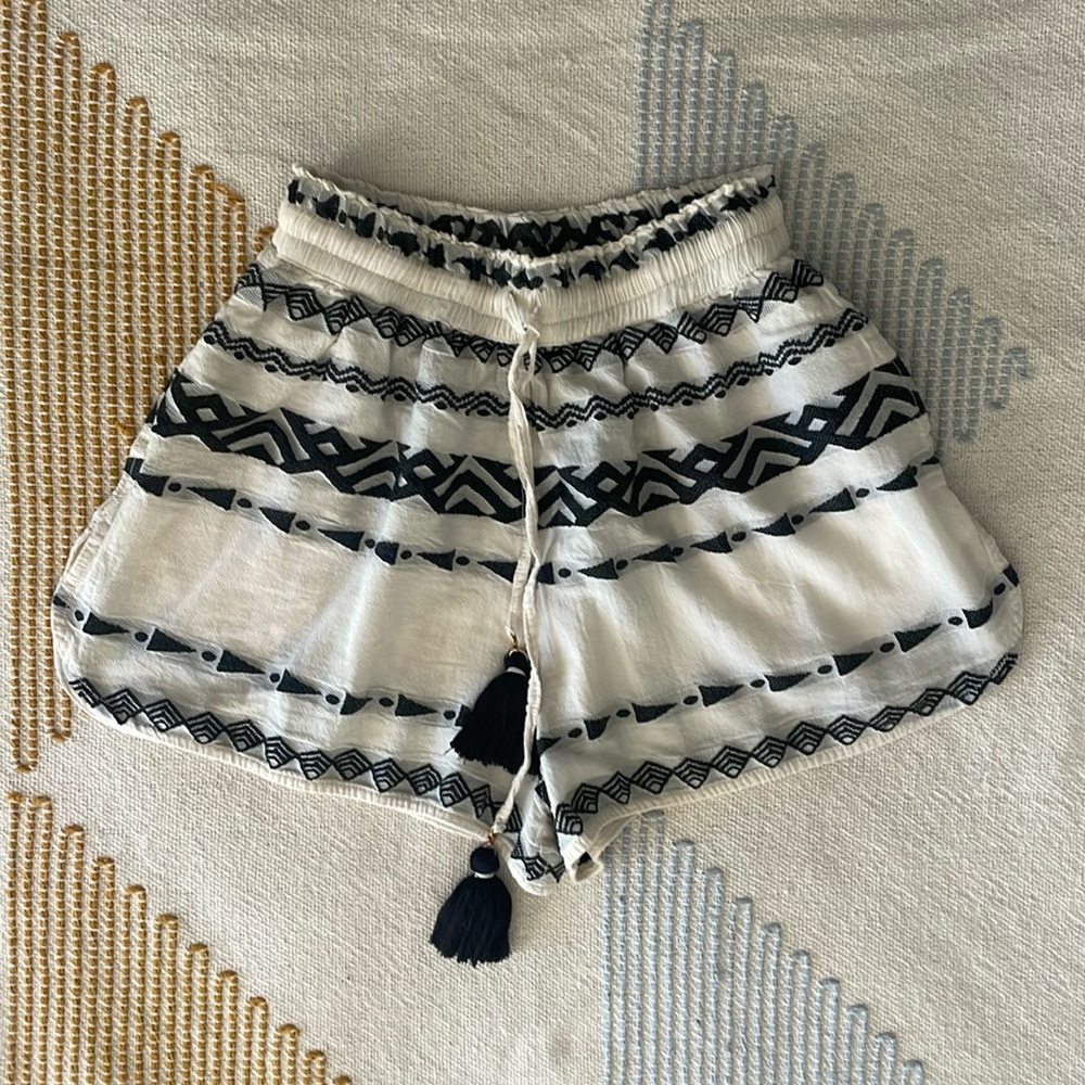 NEMA Resort Wear Embroidered Tassel Shorts